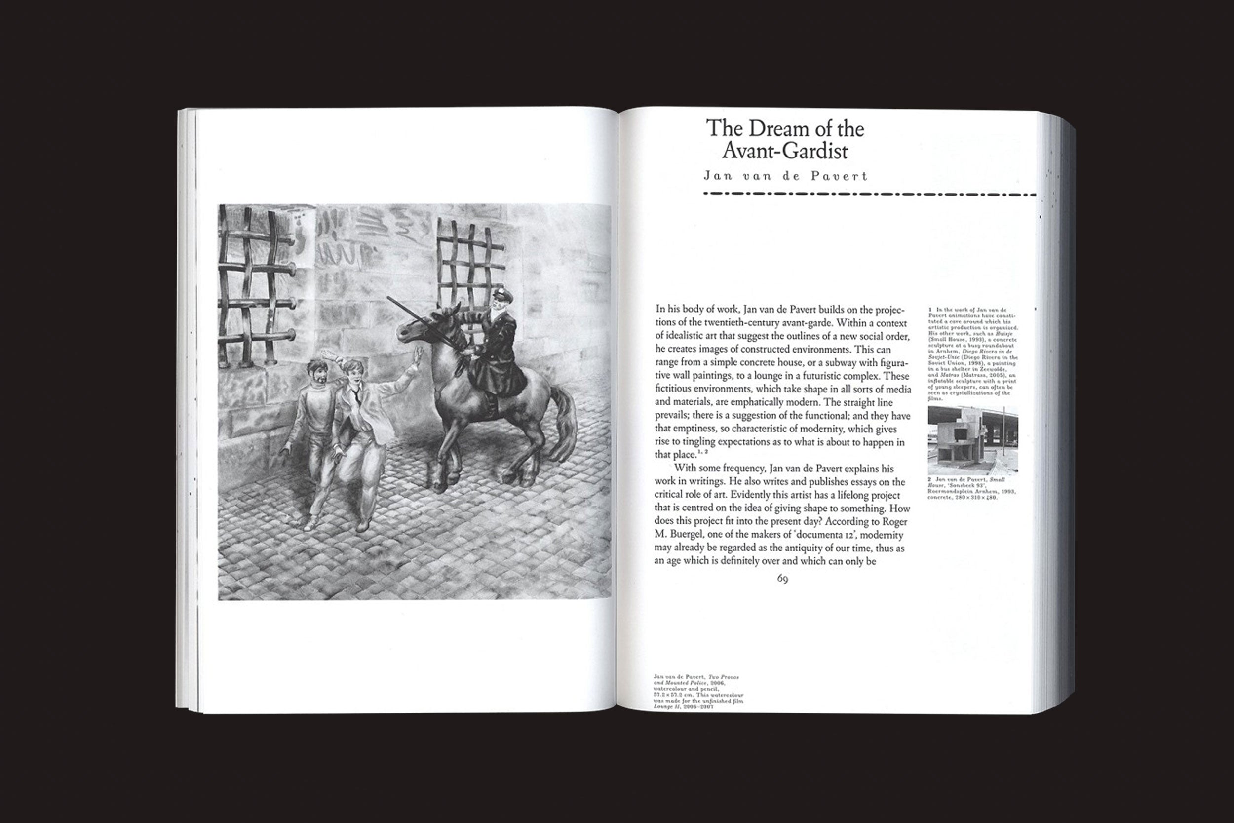 Uma cópia aberta de Beautiful Madness - Art Writing as Art Curating: Mark Kremer, de Valiz, mostra uma ilustração em preto e branco de um homem a cavalo ao lado de um prisioneiro e uma janela gradeada, com um ensaio intitulado The Dream of the Avant-Gardist (O sonho do vanguardista) na página à direita.
