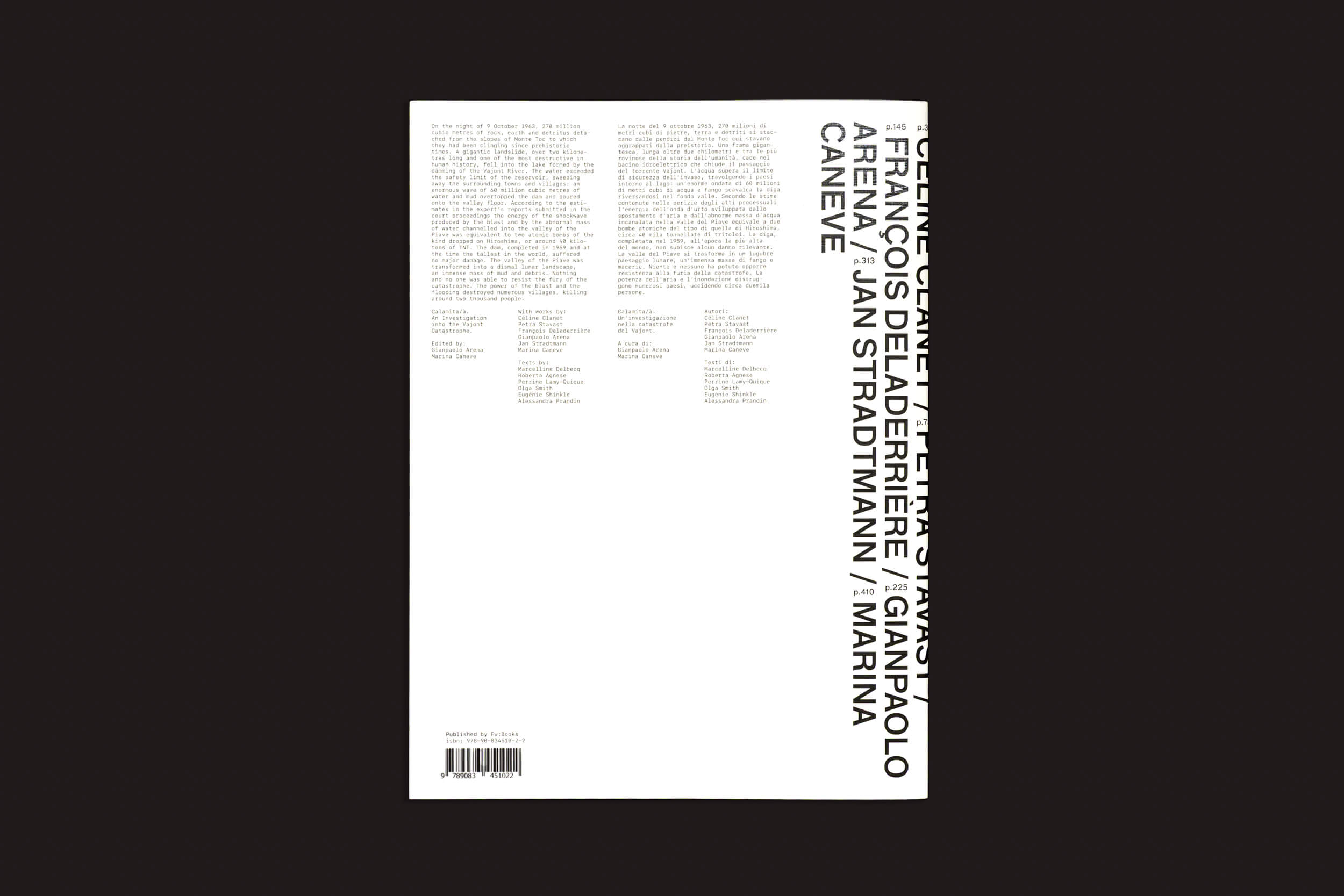 A capa branca de CALAMITA/À – Uma investigação sobre a catástrofe de Vajont: v/a (Fw:Books) apresenta texto preto com nomes como Giampaolo Arena, Jean Stratmann e Marina Caneve à direita em um fundo preto; código de barras na parte inferior.