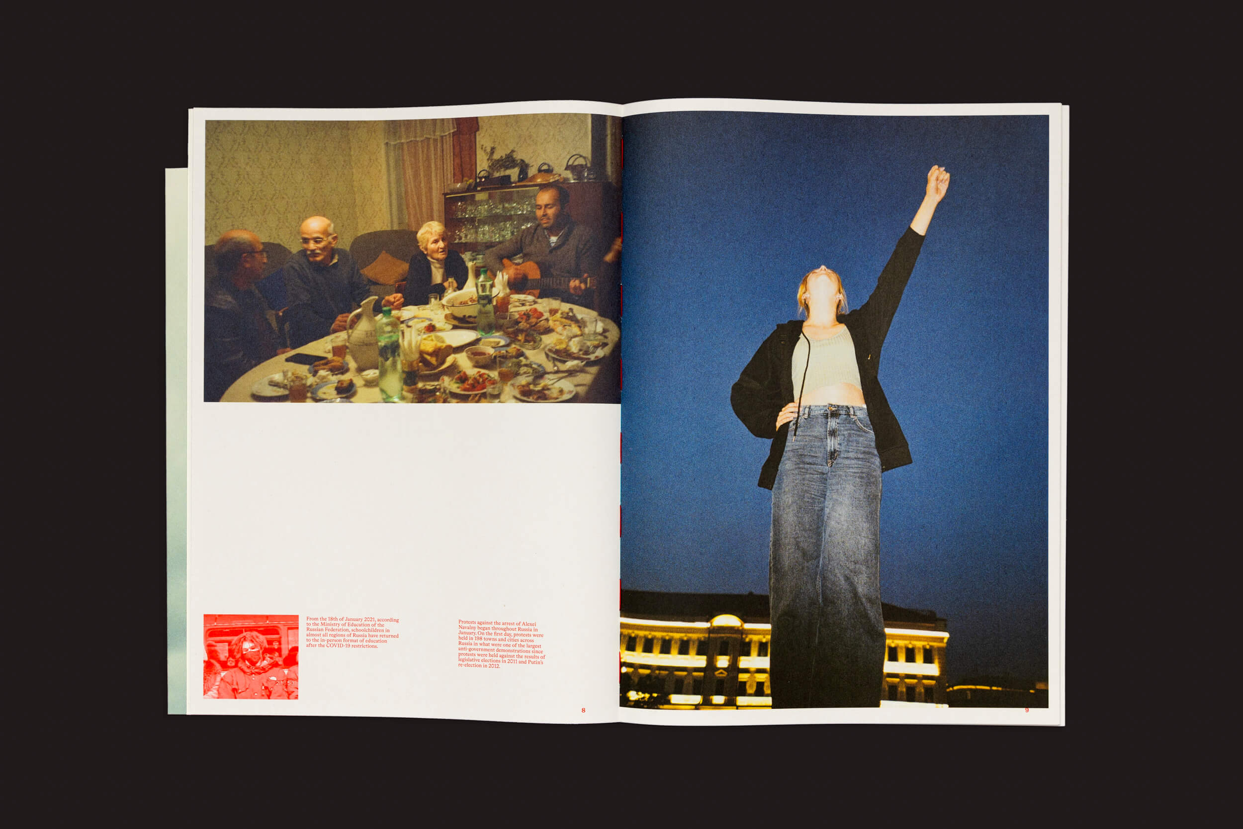 Uma revista aberta revela duas páginas: O lado esquerdo mostra um grupo diverso festejando, simbolizando a unidade. À direita, Toma Gerzha está triunfantemente do lado de fora à noite com um prédio iluminado atrás dele, capturando o espírito enigmático da Geração Z da Rússia. Isto é de Toma Gerzha: Control Refresh por The Eriskay Connection.