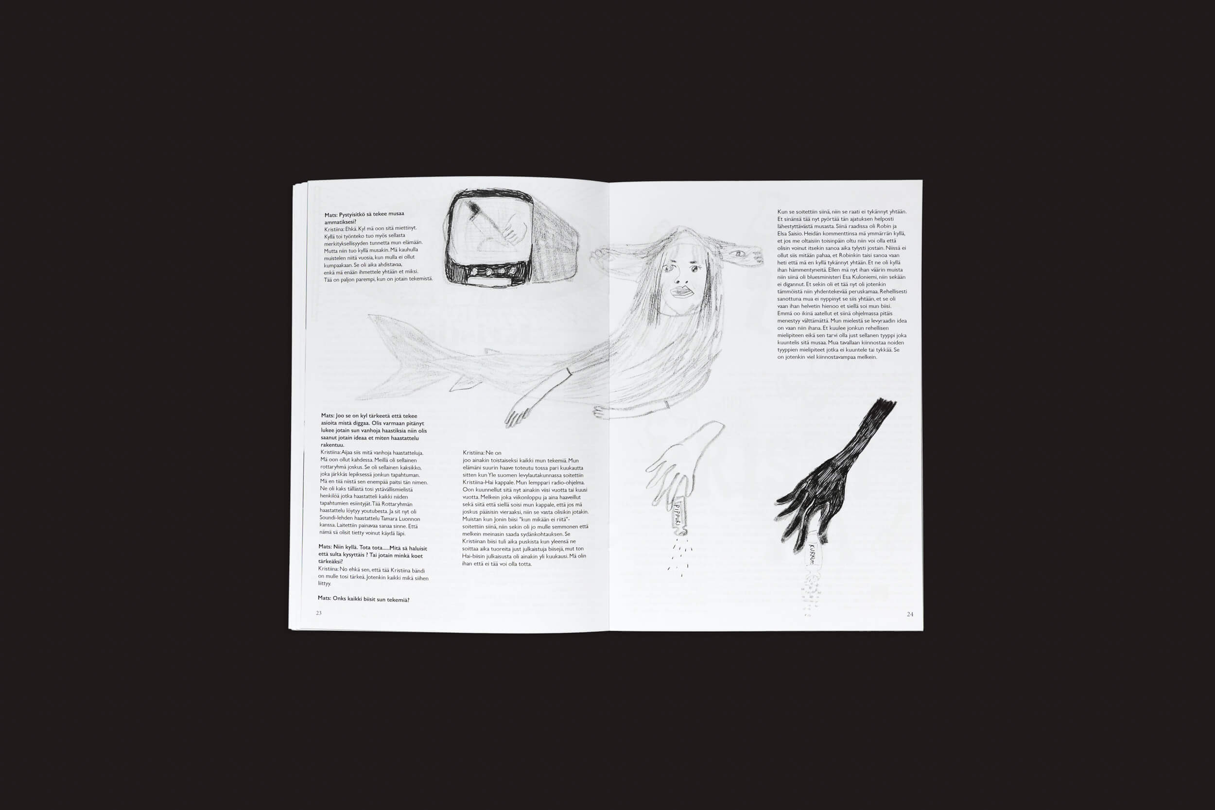 Um livro aberto, Edistyksen Voima #9: v/a de Ultraääni, mostra esboços em preto e branco — um peixe com cabeça de TV, rosto de cabelo comprido, braços abstratos — e colunas de texto em cada página, refletindo o estilo de fanzines característico de Ultraääni.