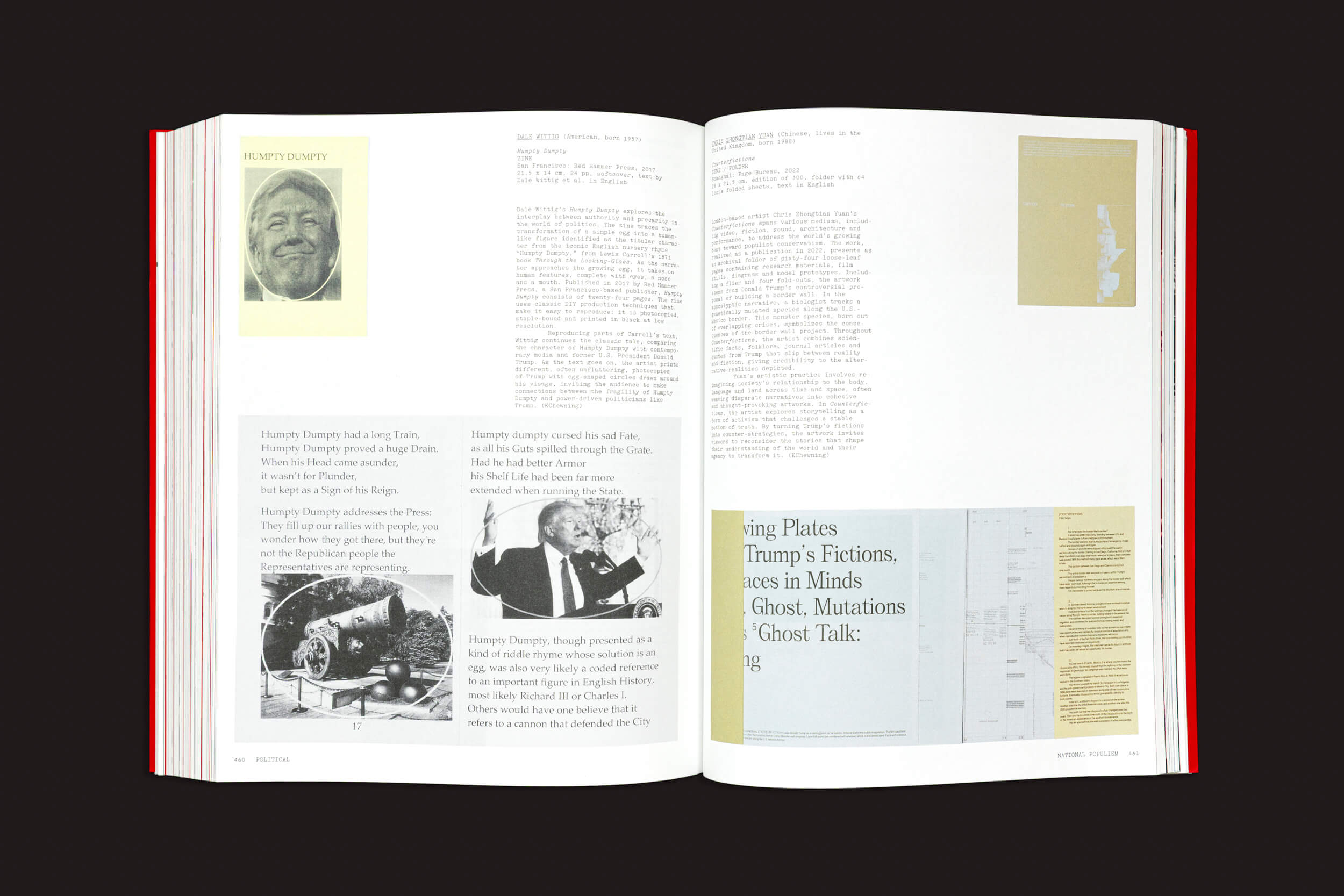 A página aberta "FLASHPOINT! Protest Photography in Print, 1950–Present", de Russet Lederman e Olga Yatskevich, da 10x10 Photobooks, está sobre um fundo preto. A página da esquerda mostra uma pessoa sorridente, uma ilustração de ovo rachado e mais imagens; a da direita, um texto com uma ilustração que representa a resistência do fotolivro. As bordas são vermelhas.