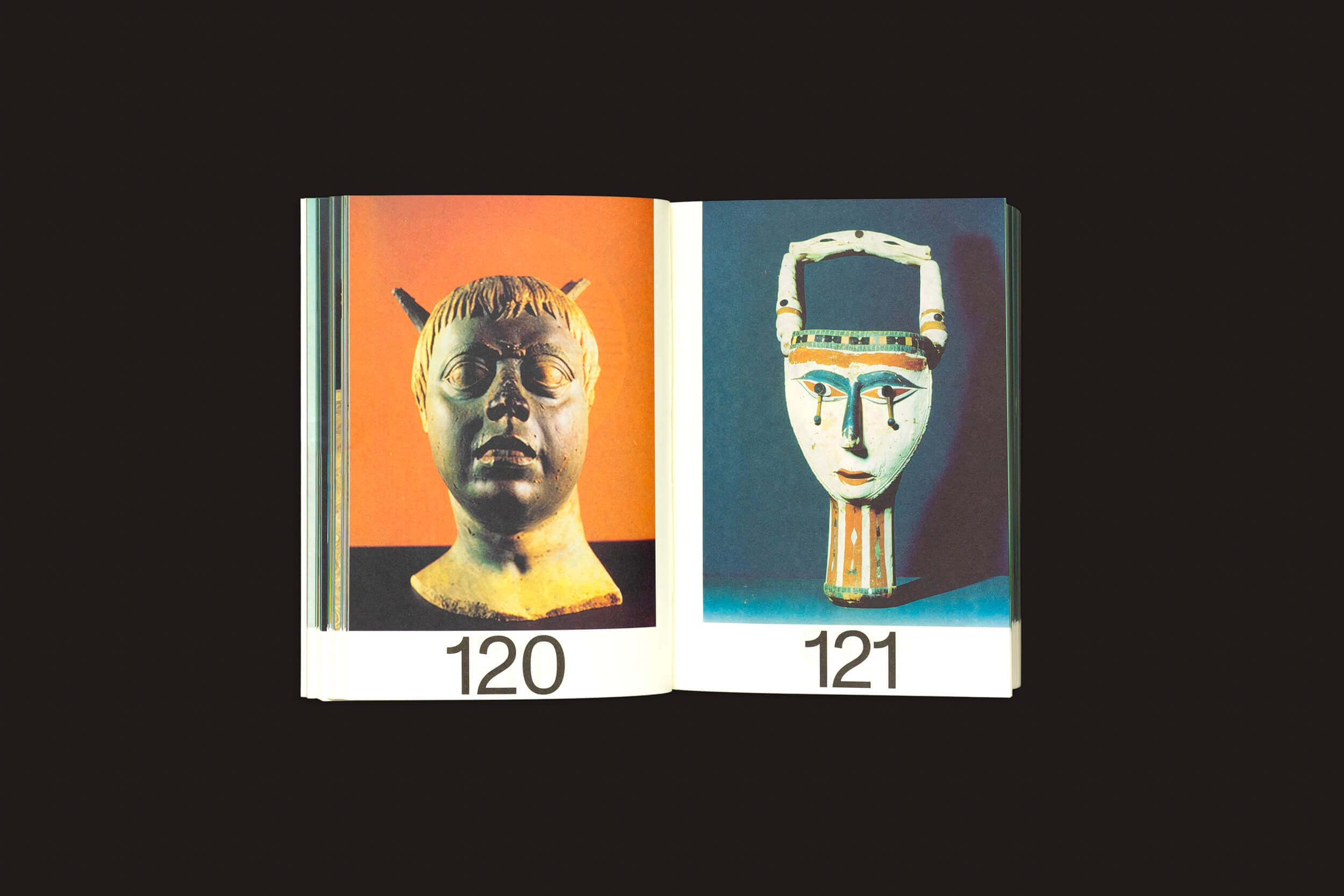 O livro do Editorial SED, Martín Bollati: Hermes/Unesco, apresenta uma página com a página 120 retratando um busto de cabeça humana e a página 121 revelando uma máscara; ambas as imagens capturam a essência de civilizações antigas com notável precisão.