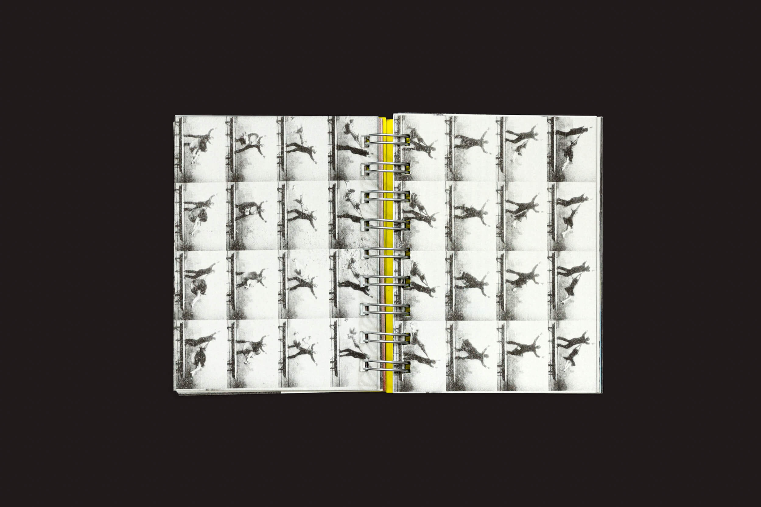 O livro aberto, encadernado em espiral, Gonzalo Golpe & Marina Meyer: Manifesto Antiético, da SED Editorial, exibe lindamente um ensaio visual com imagens em preto e branco em sequências de grade, capturando movimentos humanos dinâmicos contra fundos escuros para mostrar a arte editorial.