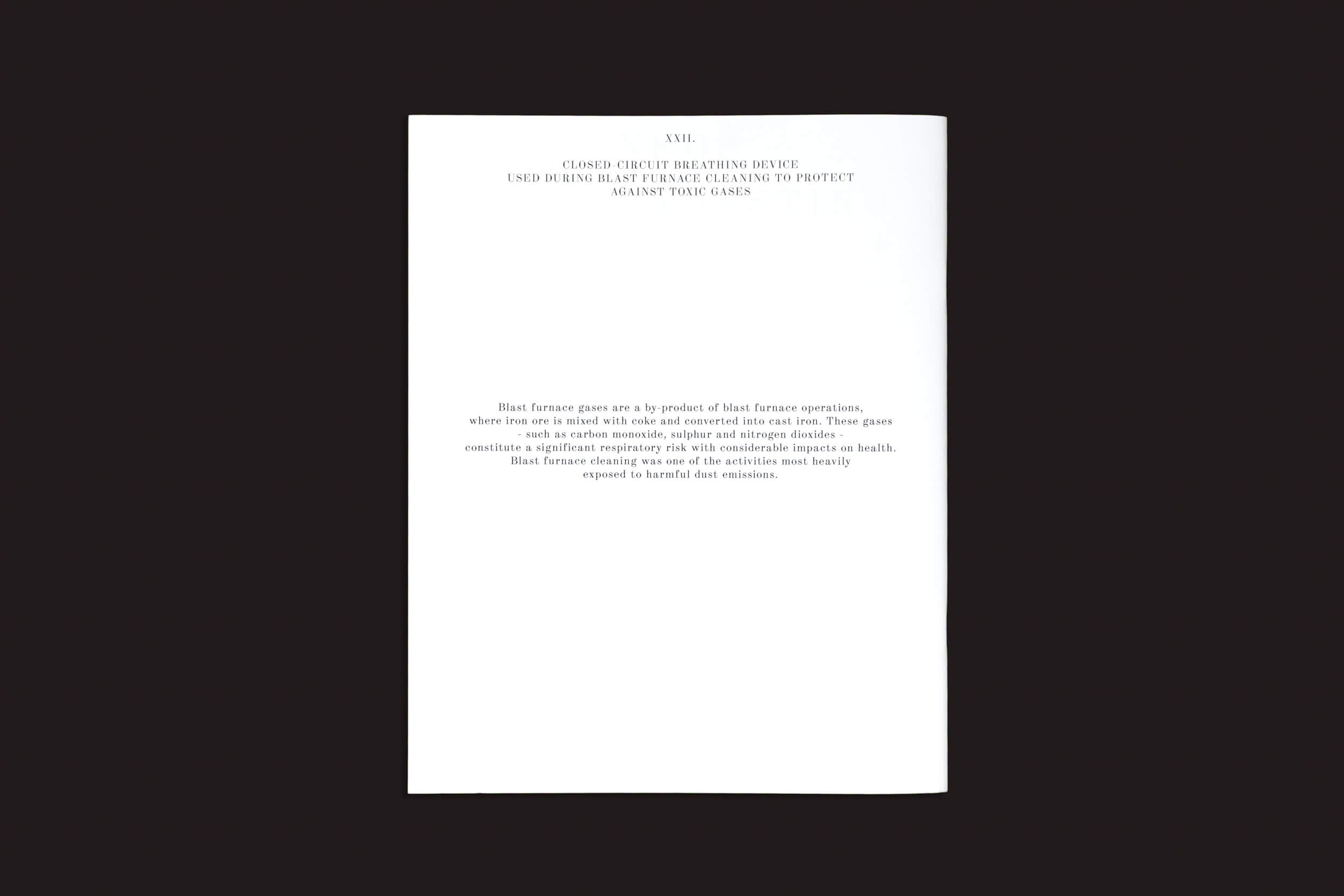 O white paper intitulado "Ezio D'Agostino: NEOS", de Skinnerboox, analisa os gases de alto-forno como subprodutos e discute os riscos à saúde e as medidas de segurança relacionados. Com um fundo preto, ele se alinha aos temas da SpaceResources e à mineração de asteroides.