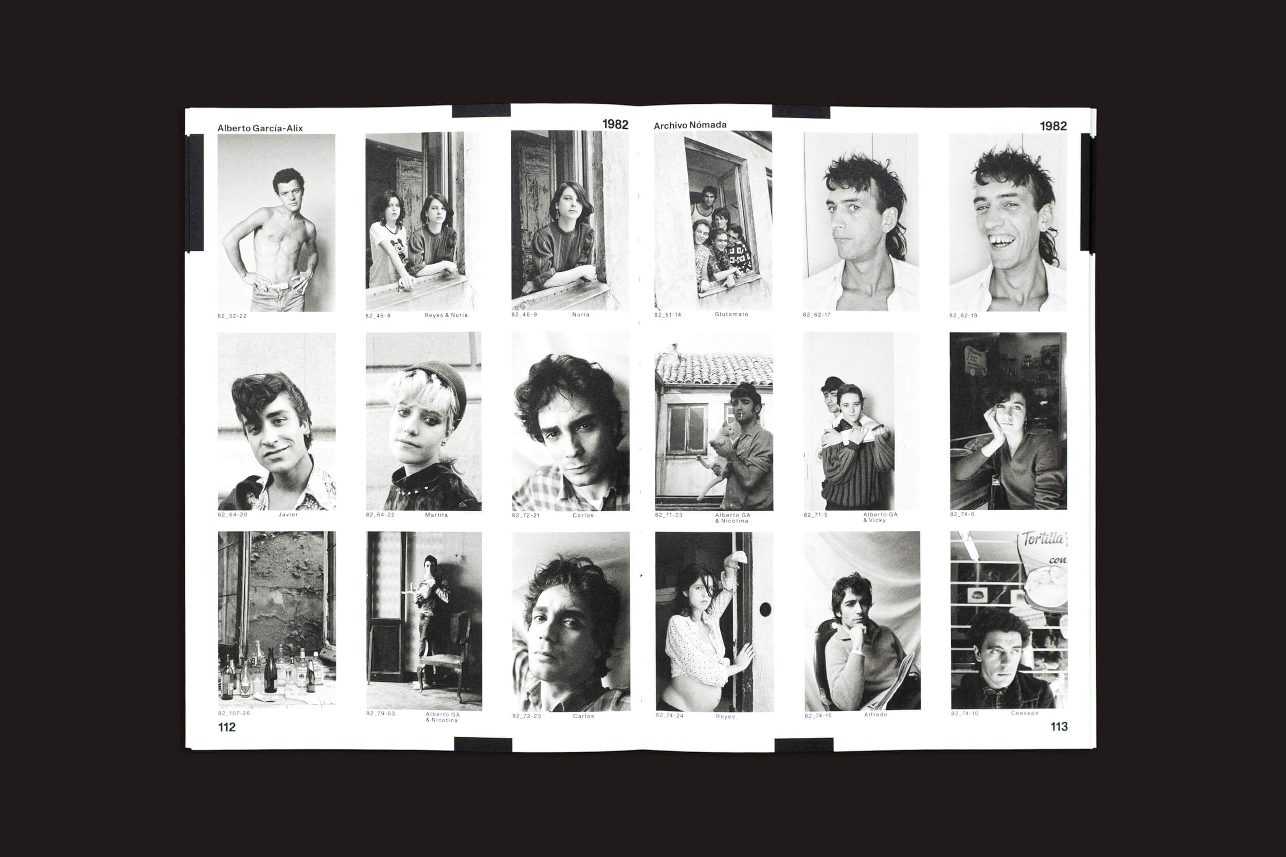 A edição da revista apresenta fotografias em preto e branco do renomado fotógrafo Alberto García-Alix, do "Arquivo Nômade 02", de Cabeza de Chorlito. Os retratos retratam diversas expressões e cenários em um layout de grade com legendas acima de cada imagem, sobre um fundo escuro marcante.