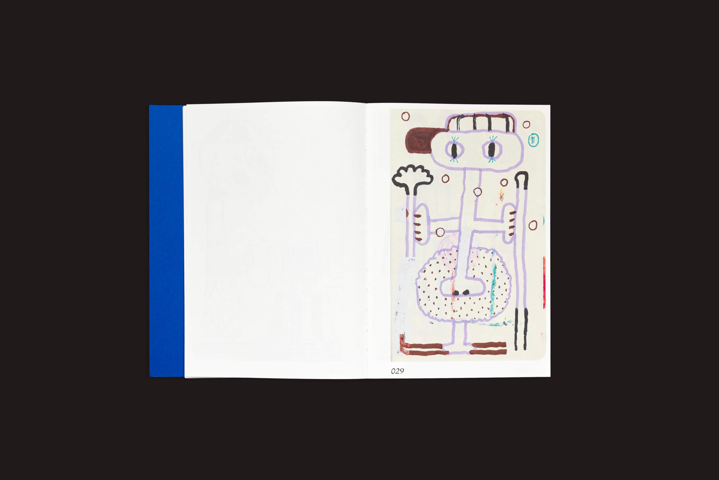 Em Mark Bohle: Pica Pica, da Handshake, um livro aberto exibe o desenho abstrato de Mark Bohle na página direita, apresentando uma figura humanoide com formas geométricas e tons pastéis, enquanto a página esquerda está em branco e a lombada brilha em azul vibrante.