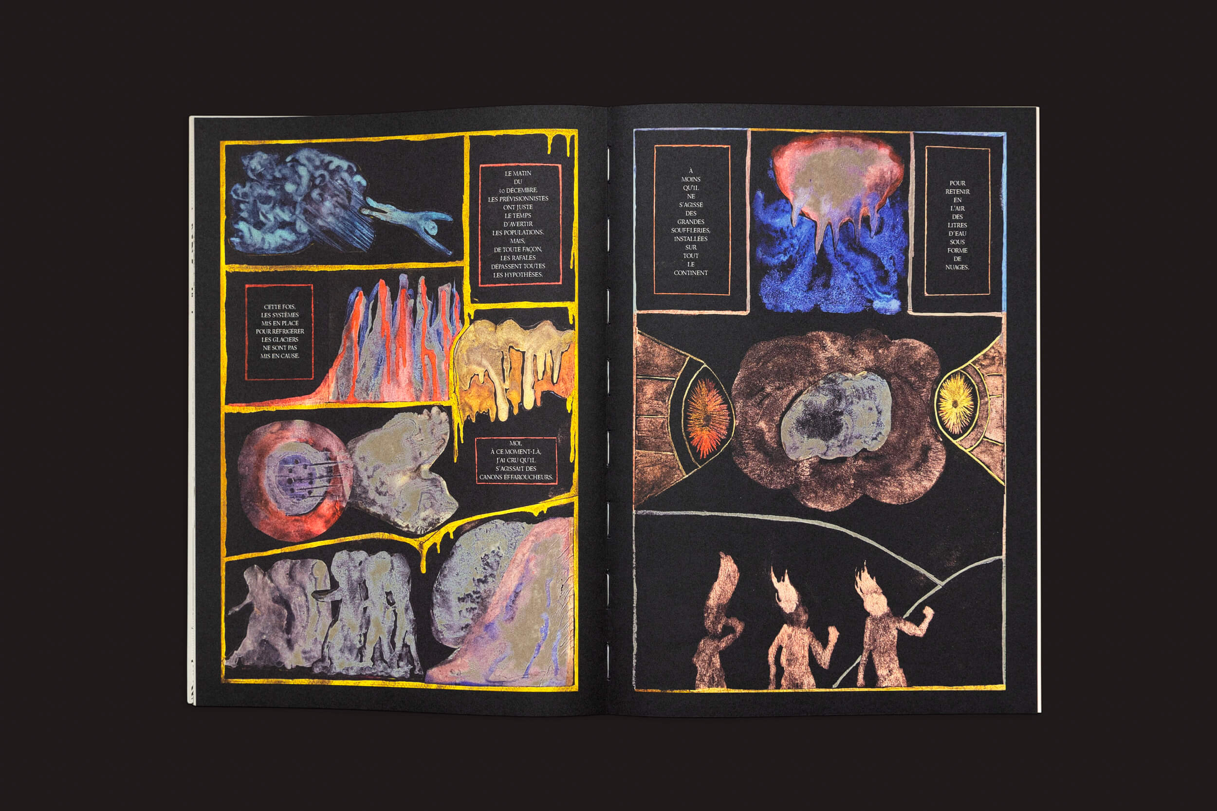 Uma cópia aberta de Lagon #7: Pluie, da Lagon Revue, apresenta uma ilustração abstrata em duas páginas; a página da esquerda explode com formas e texturas coloridas em painéis, enquanto a página da direita apresenta uma nuvem escura central em meio a texturas ígneas, capturando vividamente narrativas gráficas.