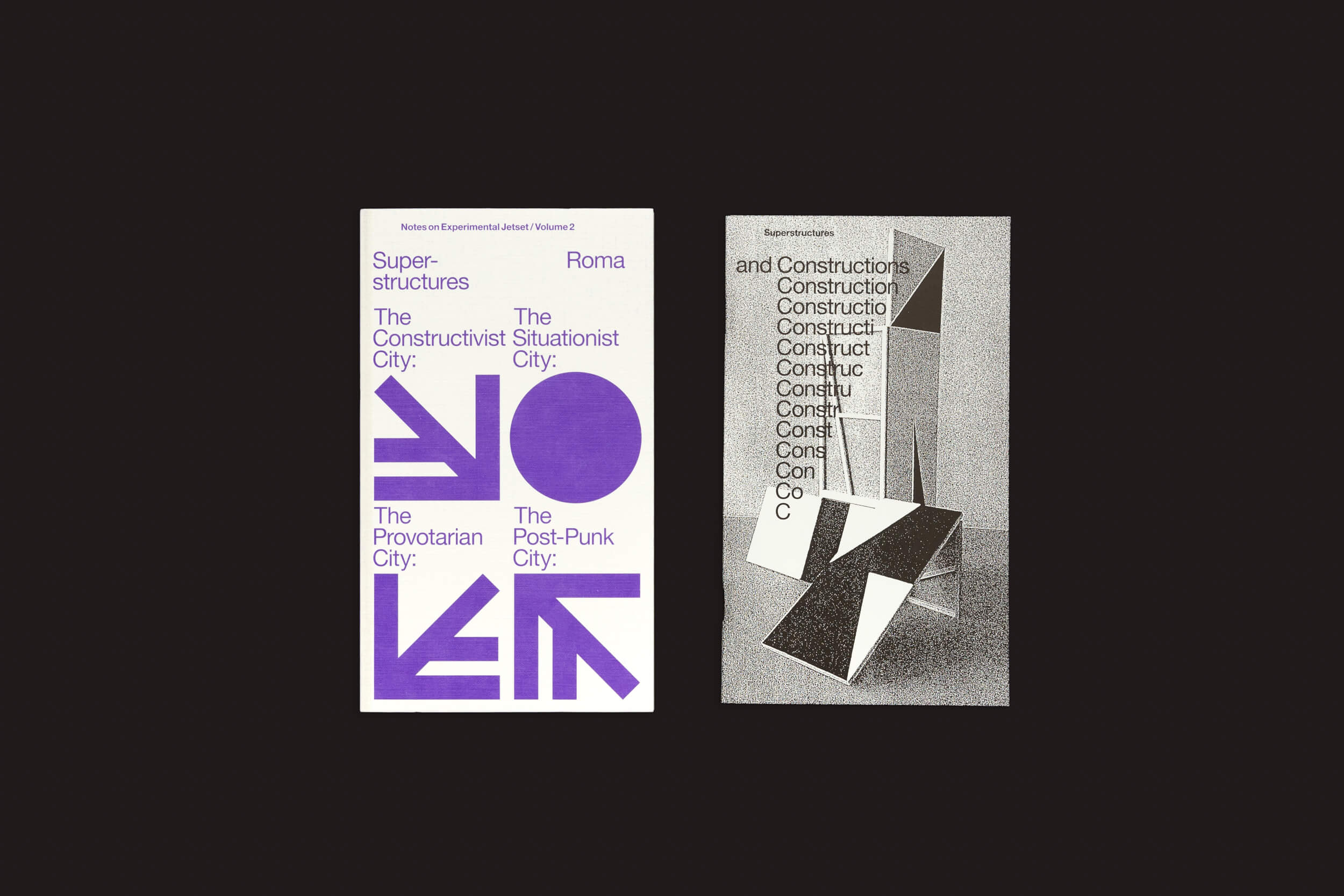 Em Experimental Jetset: Superstructures, da Roma Publications, o design da esquerda mistura formas geométricas roxas com texto inspirado na cidade para uma sensação Pós-Punk, enquanto o design da direita exibe formas geométricas monocromáticas e texto de construção ecoando influências do Construtivismo.