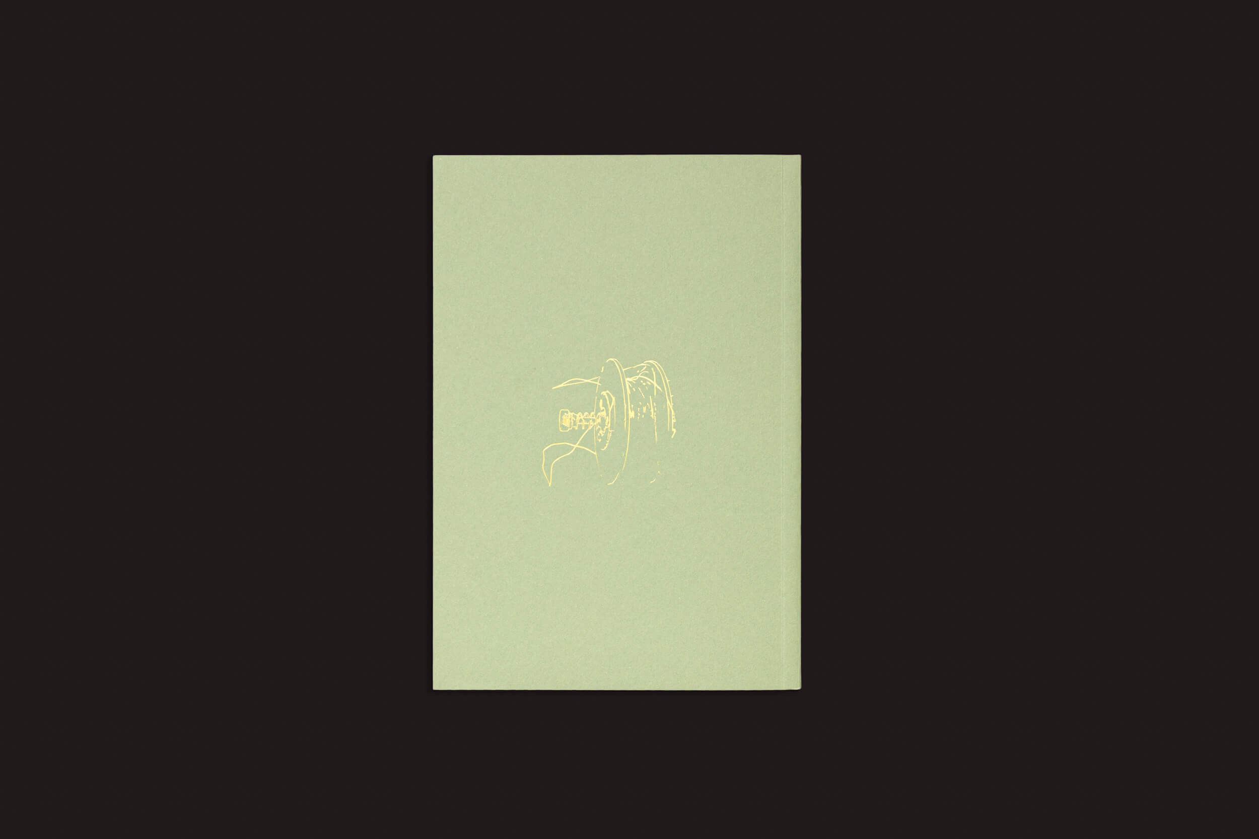 Simon Bray: Dear Kairos, de Skinnerboox, apresenta uma capa verde adornada com um sutil desenho de rosto dourado em um fundo preto, capturando o fascínio atemporal do tempo grego.
