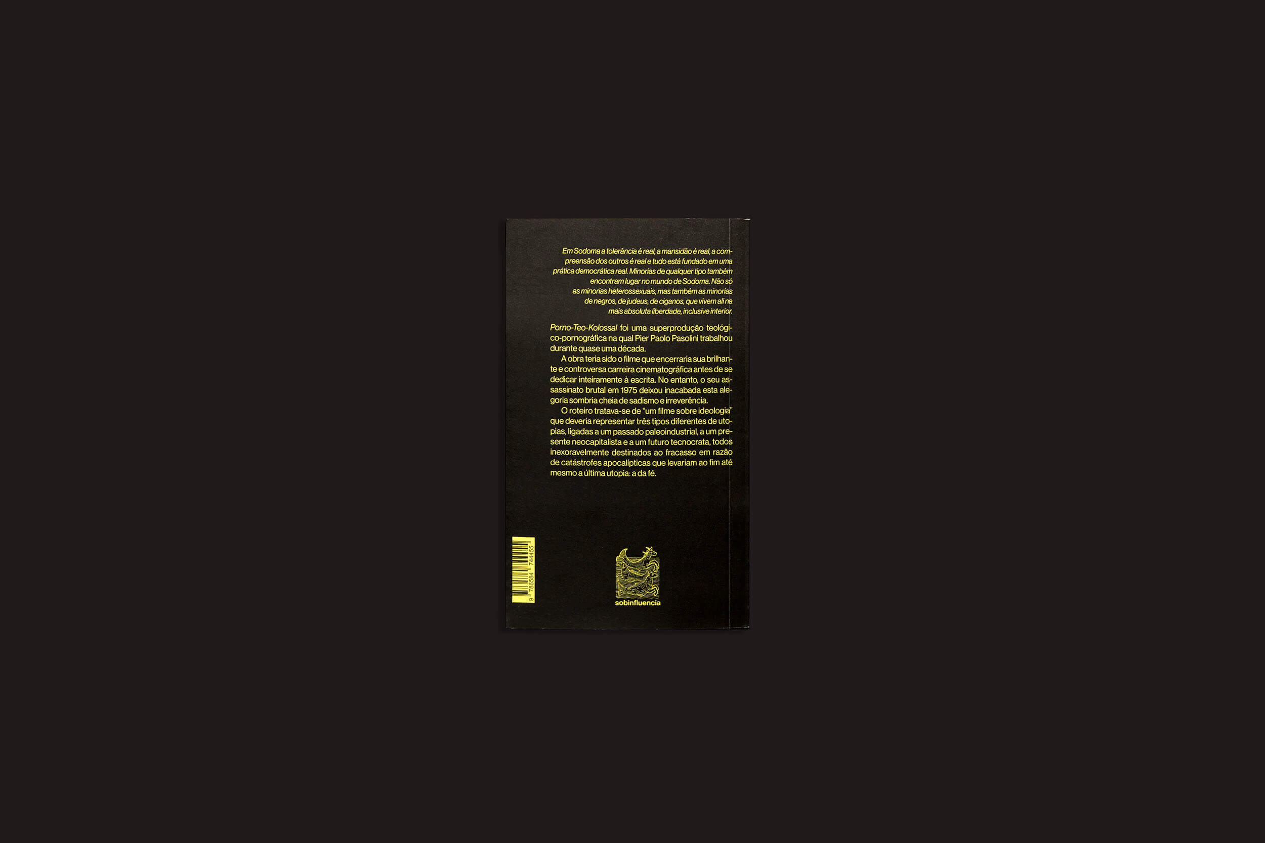A imagem mostra a contracapa de "Pier Paolo Pasolini: Porno-Teo-Kolossal", de sobinfluencia, com texto dourado sobre fundo escuro que lembra as utopias cinematográficas de Pasolini, com um código de barras e um emblema de pássaro estilizado na parte inferior, acrescentando um toque artístico.