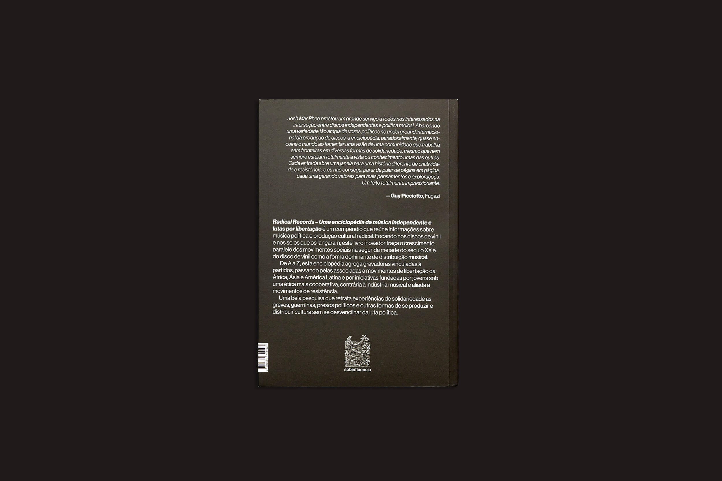 A imagem apresenta a contracapa de "Josh MacPhee: Radical Records" da sobinfluencia contra um fundo preto sólido, ecoando vinil clássico. O texto em português adorna a capa, acompanhado por um pequeno logotipo de carneiro na parte inferior e um código de barras no canto inferior esquerdo.