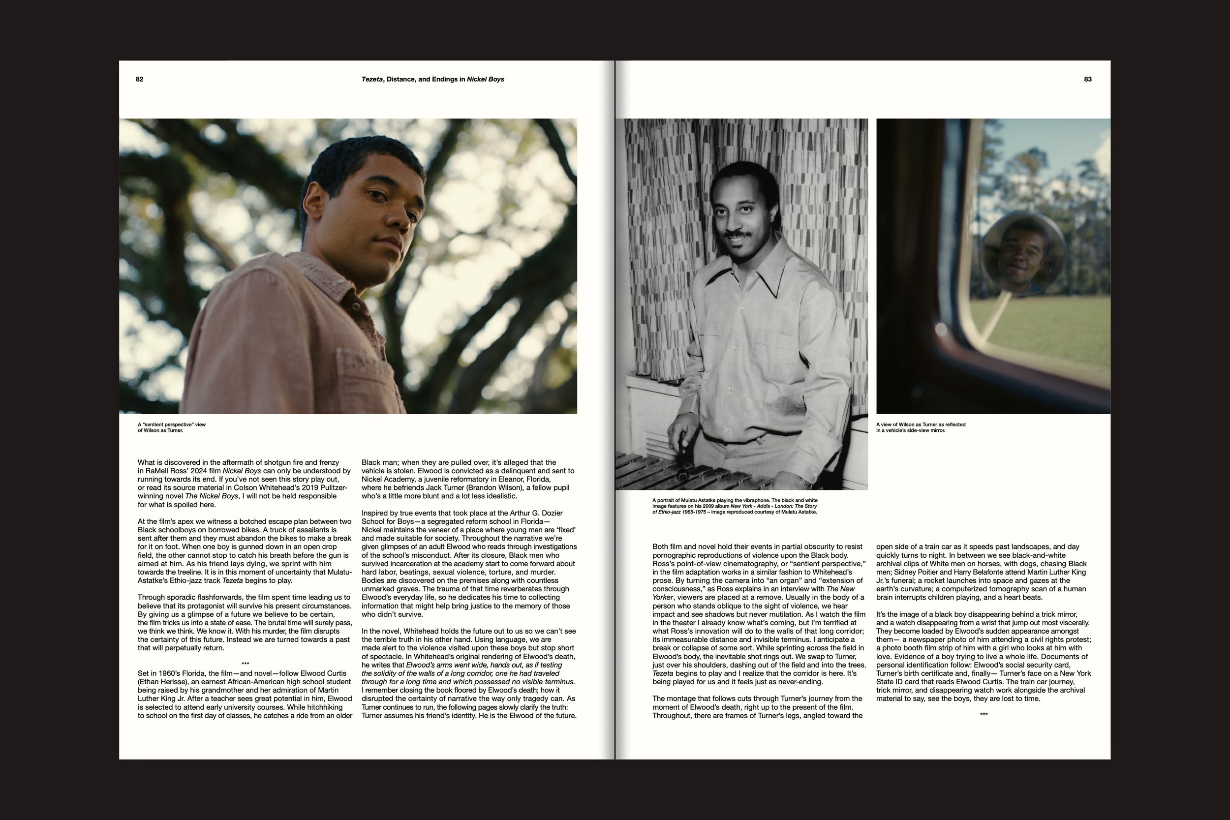 Uma capa de revista na Habibi Funk Print 001: Spotlights Magazine de Habibi Funk mostra colunas de texto, um jovem ao ar livre na página esquerda e, à direita, um retrato interno em preto e branco e uma foto de reflexo da janela de um carro.