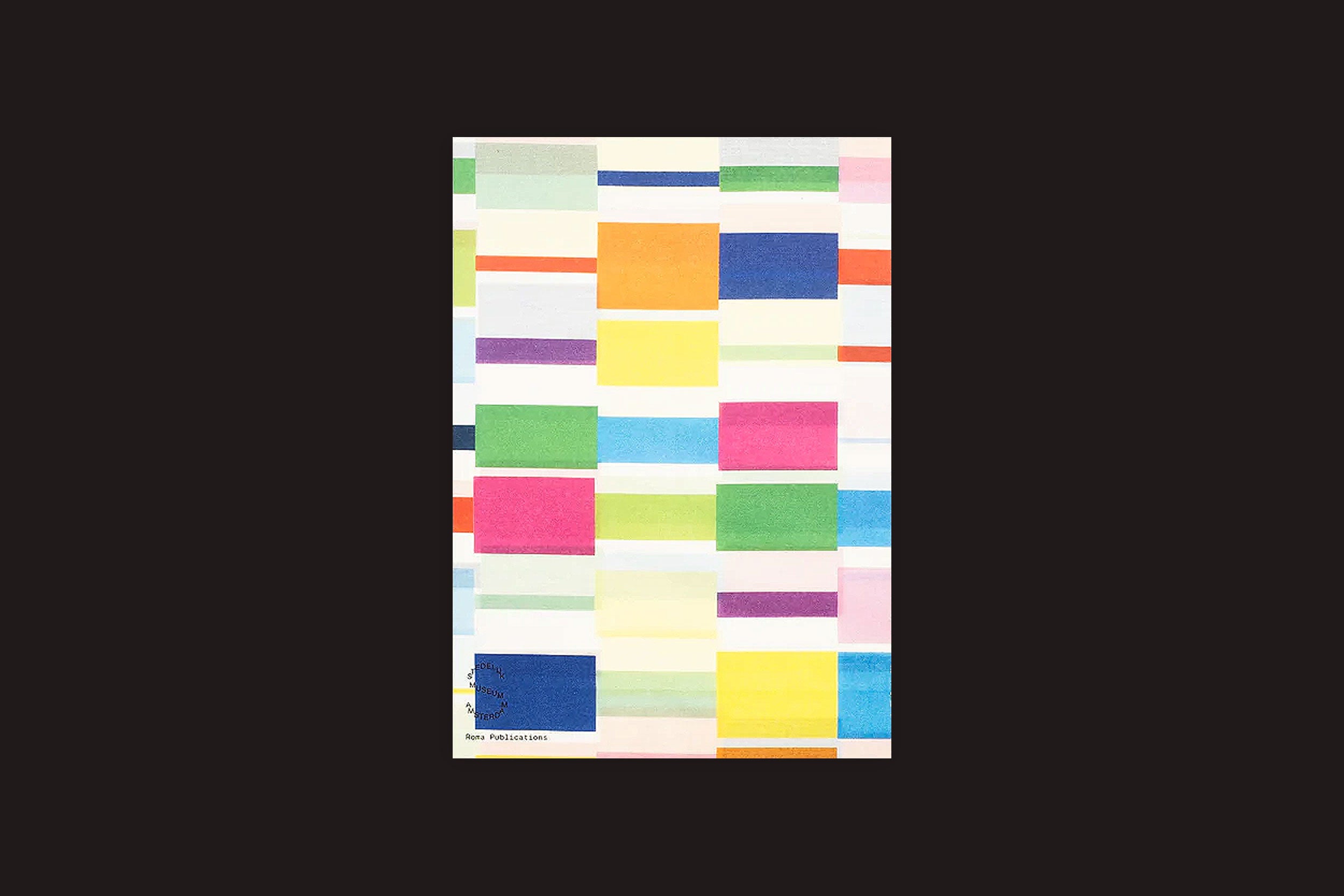 Inspirado nas obras de Karel Martens, "Karel Martens: Unbound", da Roma Publications, apresenta uma grade vívida de retângulos e quadrados sobrepostos em branco, em contraste com desenhos que evocam o preto do Stedelijk Museum Amsterdam.