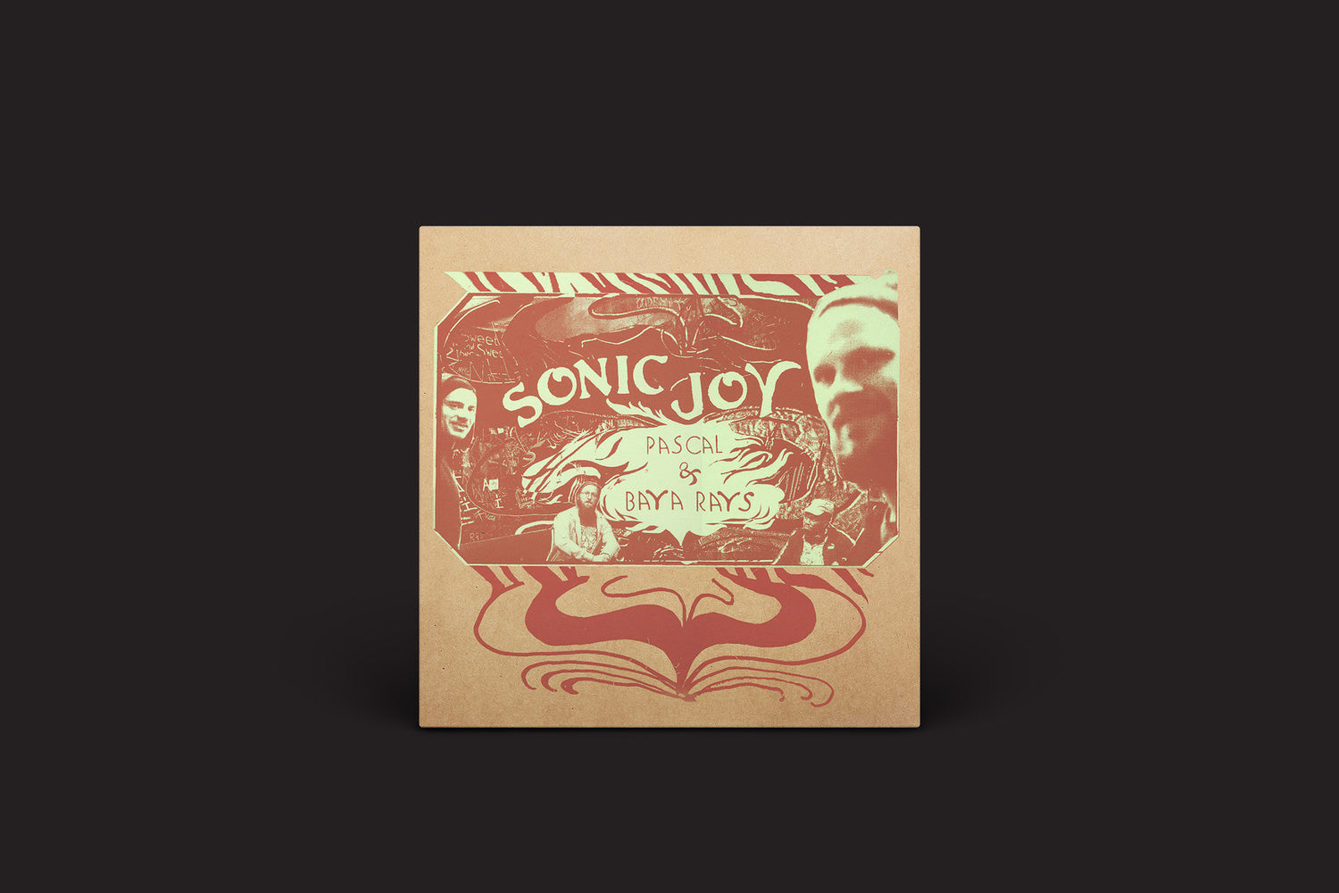 Uma capa quadrada marrom da Ultraääni apresenta "Pascal & Baya Rays: Sonic Joy" em texto estilizado, com padrões vermelhos abstratos e rostos borrados em um fundo preto, evocando uma vibração musical experimental.