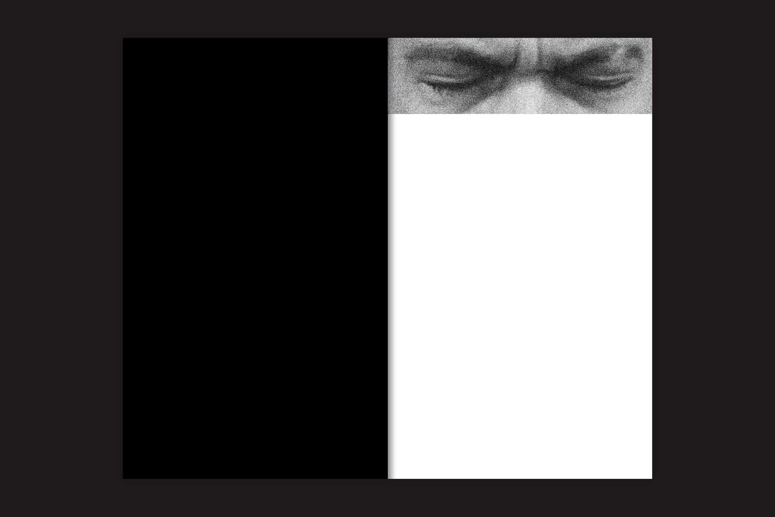 Uma imagem em escala de cinza de uma sobrancelha franzida fica acima de um retângulo branco, ao lado de um retângulo preto à esquerda, evocando a observação do ambiente urbano. Esse design representa "Interrogating Site - São Paulo Syntax: v/a" de Selo Turvo em um fundo escuro.